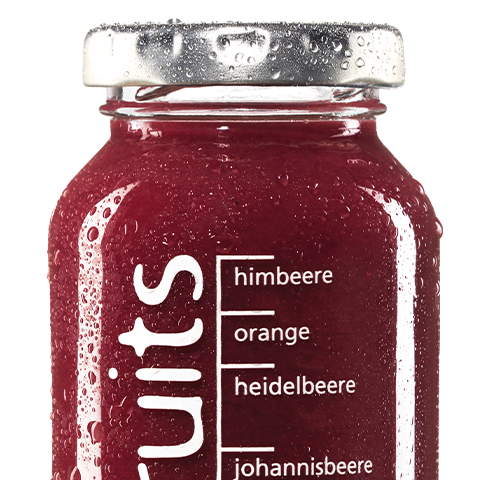Einzelne Smoothieflasche des true fruits smoothies purple auf weißem Hintergrund