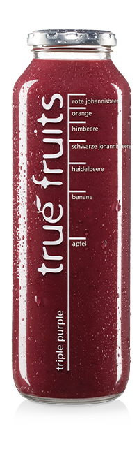 Einzelne Smoothieflasche des true fruits smoothies purple auf weißem Hintergrund