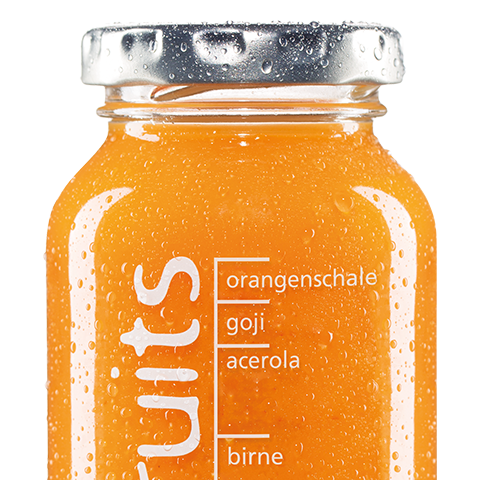 Einzelne Smoothieflasche des true fruits smoothies orange auf weißem Hintergrund