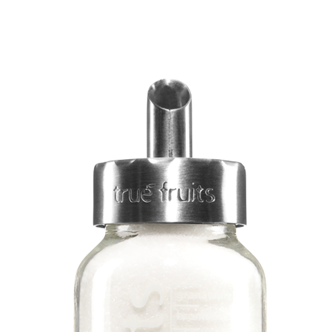 true fruits Upcycling - Flaschenaufsätze true fruits Flasche mit Flaschenaufsatz, gefüllt mit Zucker vor weißem Hintergrund