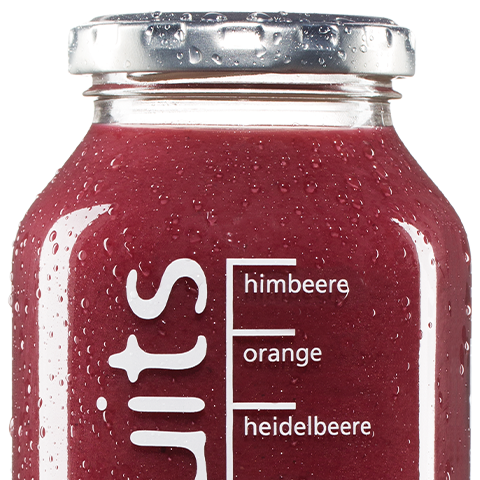 Einzelne Smoothieflasche des true fruits smoothies purple auf weißem Hintergrund